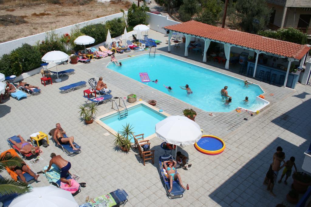 Helios Hotel Agia Marina  Eksteriør bilde