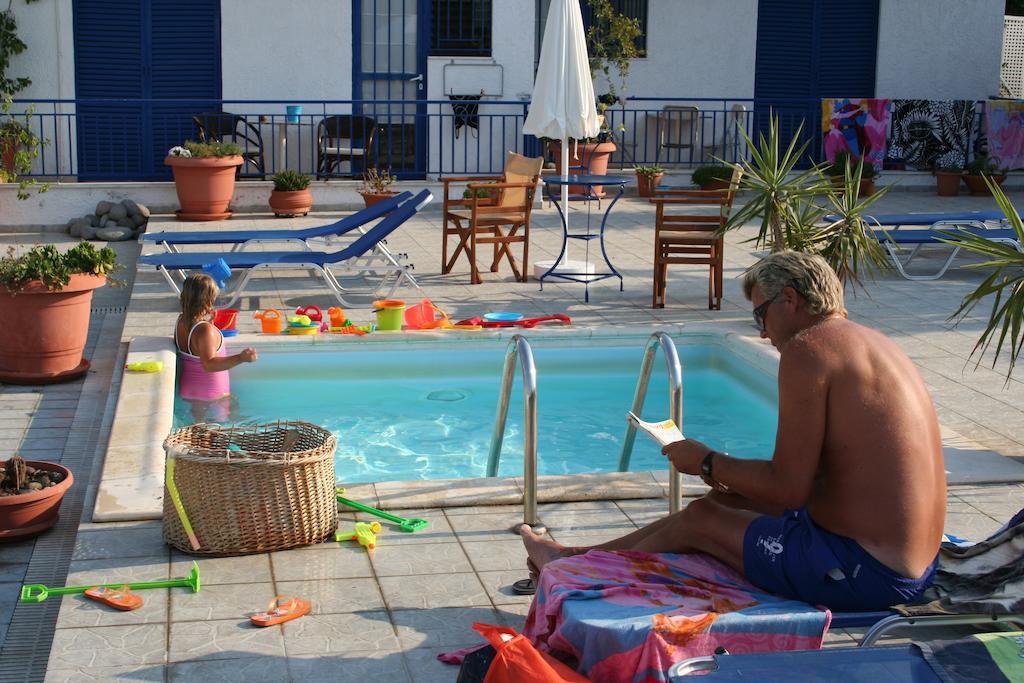 Helios Hotel Agia Marina  Eksteriør bilde